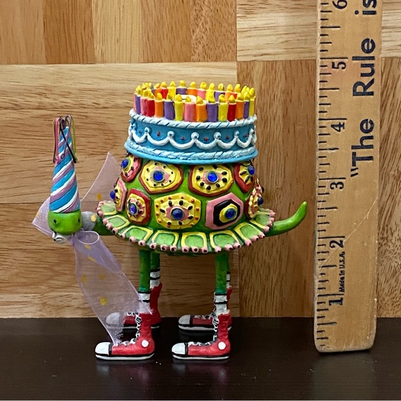 Unique WESTLAND Turtle Red Sneakers Birthday Cake Resin Votive Candle Holder - Picture 3 of 16